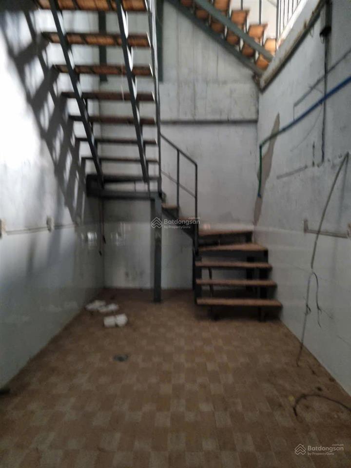 Cho thuê kho 300m2 sàn, gần ub phường, ngã tư nguyễn thị sáu  thạnh lộc 29