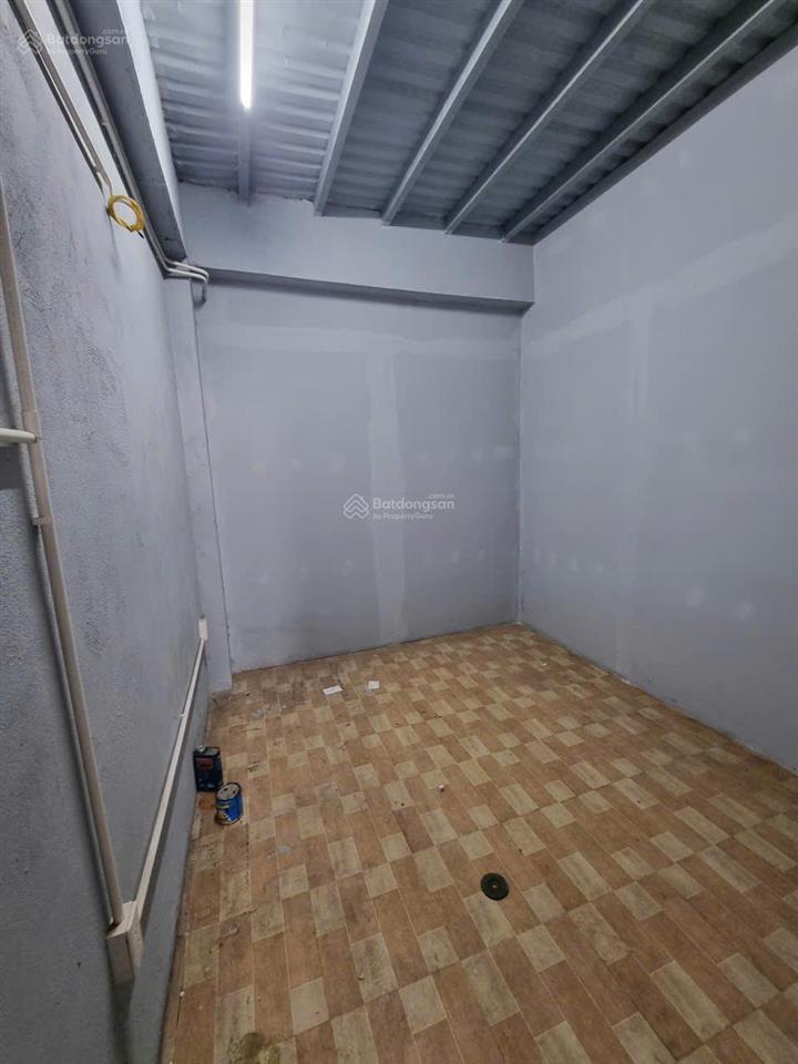 Cho thuê kho 300m2 sàn, gần ub phường, ngã tư nguyễn thị sáu  thạnh lộc 29
