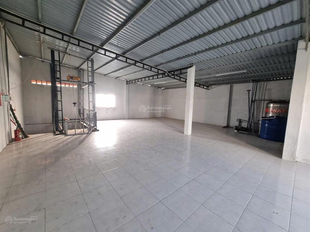 Cho thuê kho 300m2 sàn, gần ub phường, ngã tư nguyễn thị sáu  thạnh lộc 29