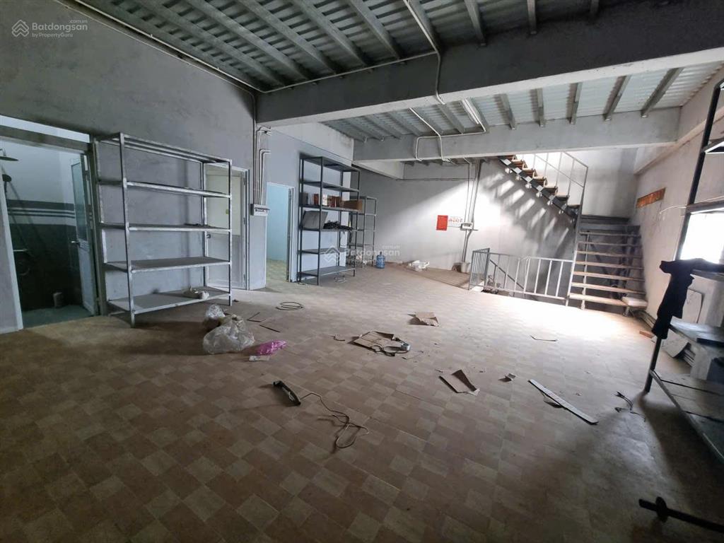 Cho thuê kho 300m2 sàn, gần ub phường, ngã tư nguyễn thị sáu  thạnh lộc 29