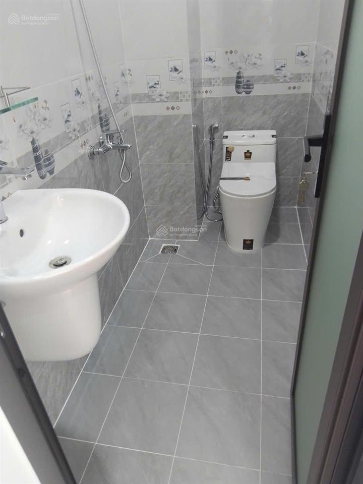 Nhà mới 100% cho thuê nguyên căn long trường có thang máy chính chủ cho thuê