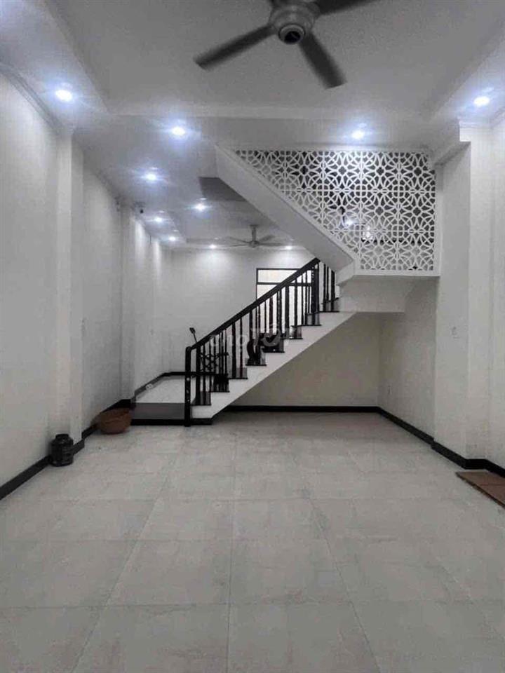 Cho thuê nhà mới keng Hiệp thành q12 hxh đậu cửa về GV 5p 2PN 150m 7tr
