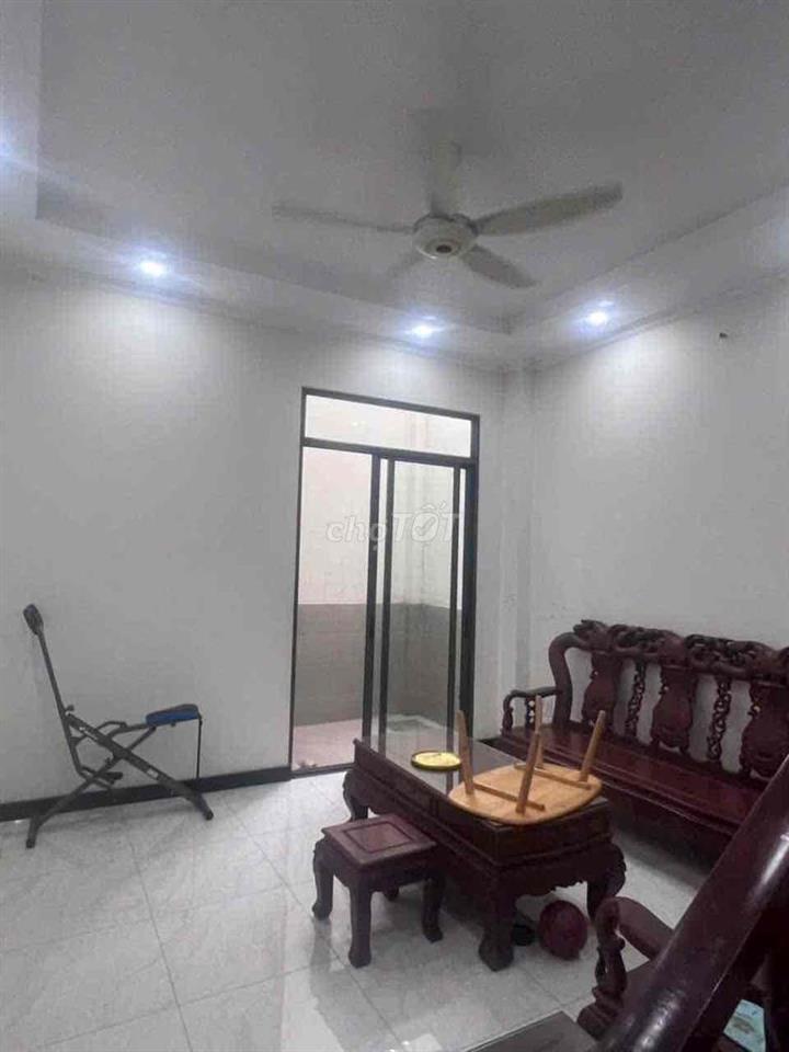Cho thuê nhà mới keng Hiệp thành q12 hxh đậu cửa về GV 5p 2PN 150m 7tr