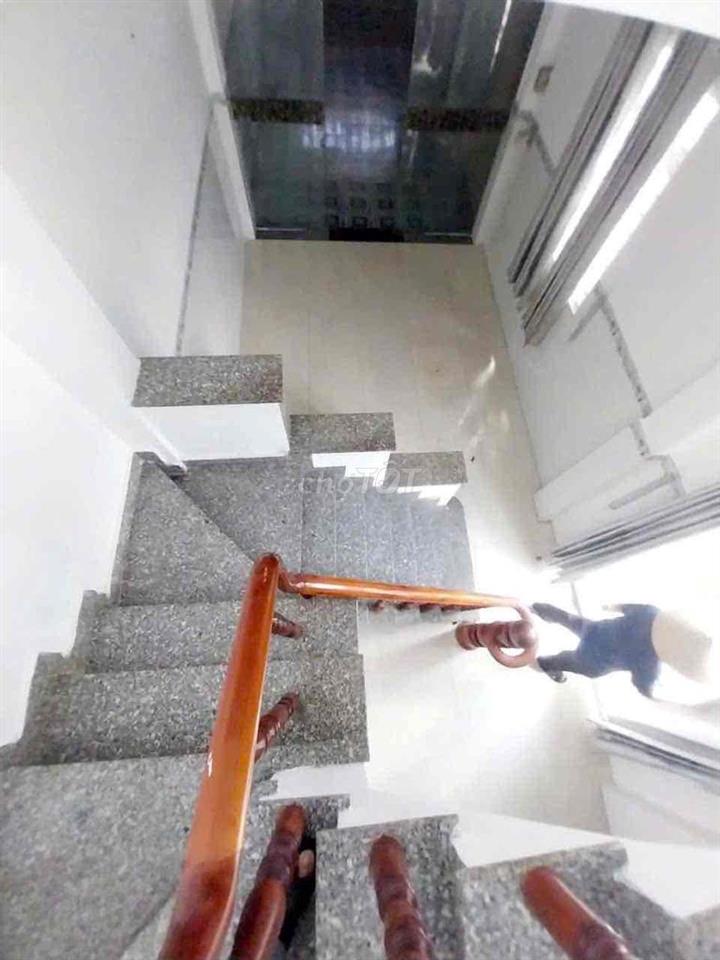 cho thuê nhà góc 2mt Tân thới hiệp q12 1lầu 200m 2PN giá 10tr ở vp cty