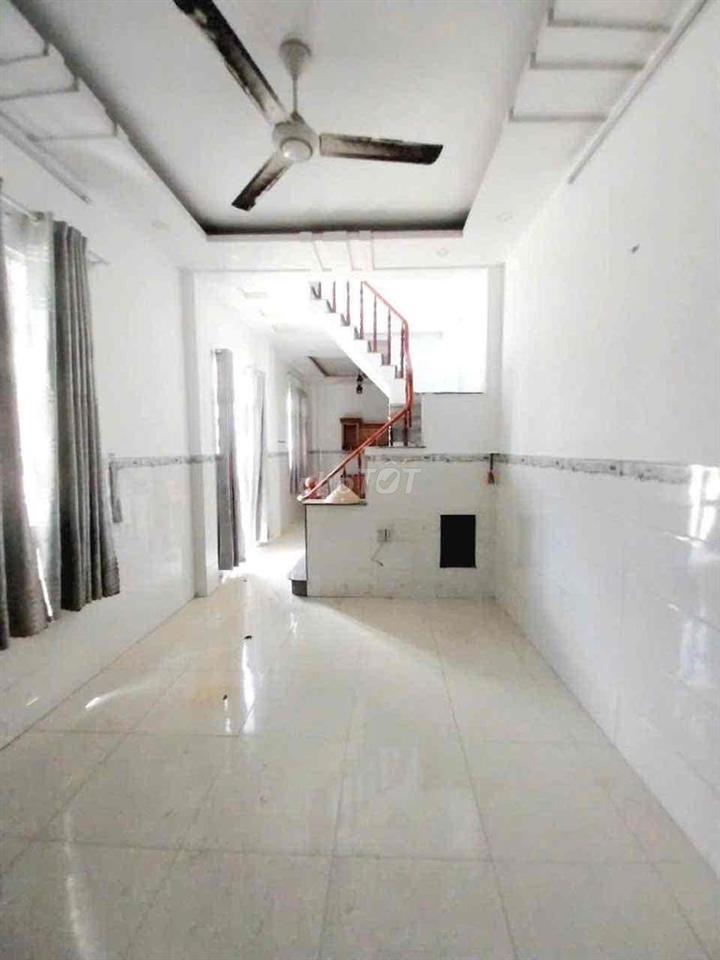 cho thuê nhà góc 2mt Tân thới hiệp q12 1lầu 200m 2PN giá 10tr ở vp cty