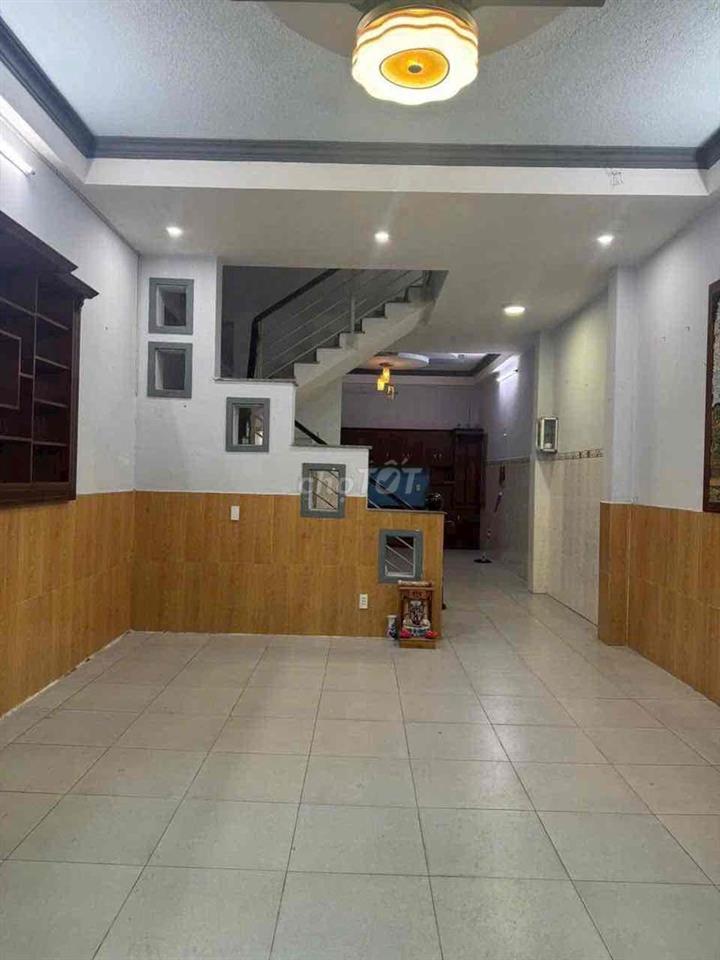 Cho thuê nhà Lẻ Thị riêng Thới an q12 3lầu 360m 4PN 10tr