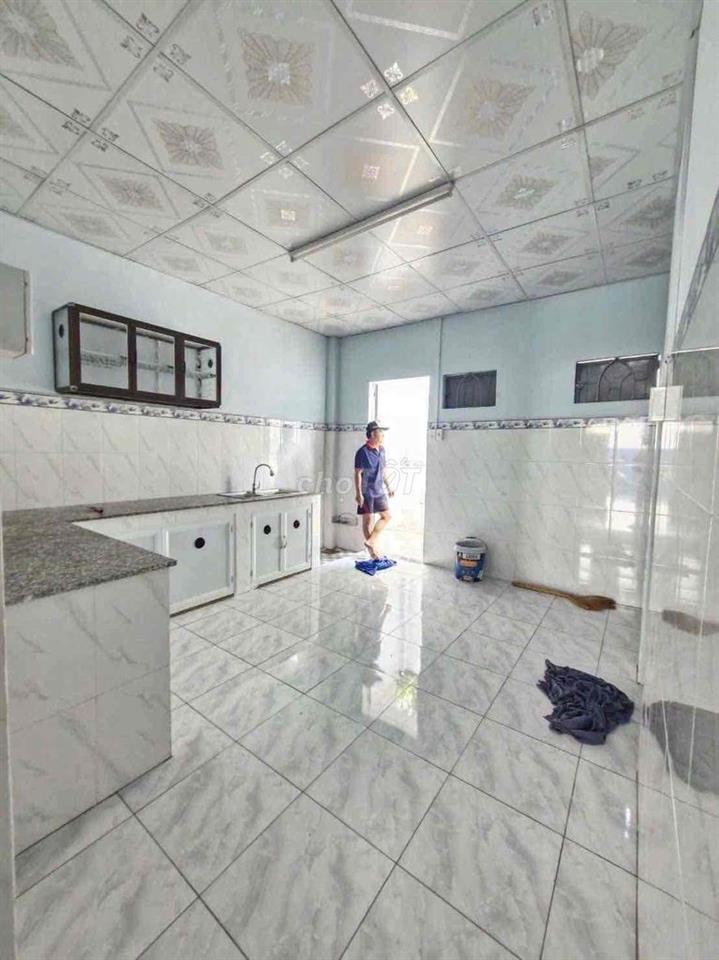 Cho thuê nhà mới xây chưa ai ở 160m sd trệt lửng9tr  hẻm xe tải thông