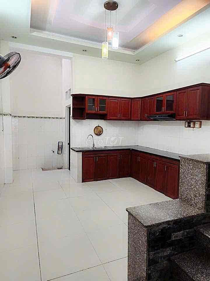 Cho thuê nhà gần trường Trần Quang Khải TCH q12 2lầu 210m sd 3PN 3wc8t