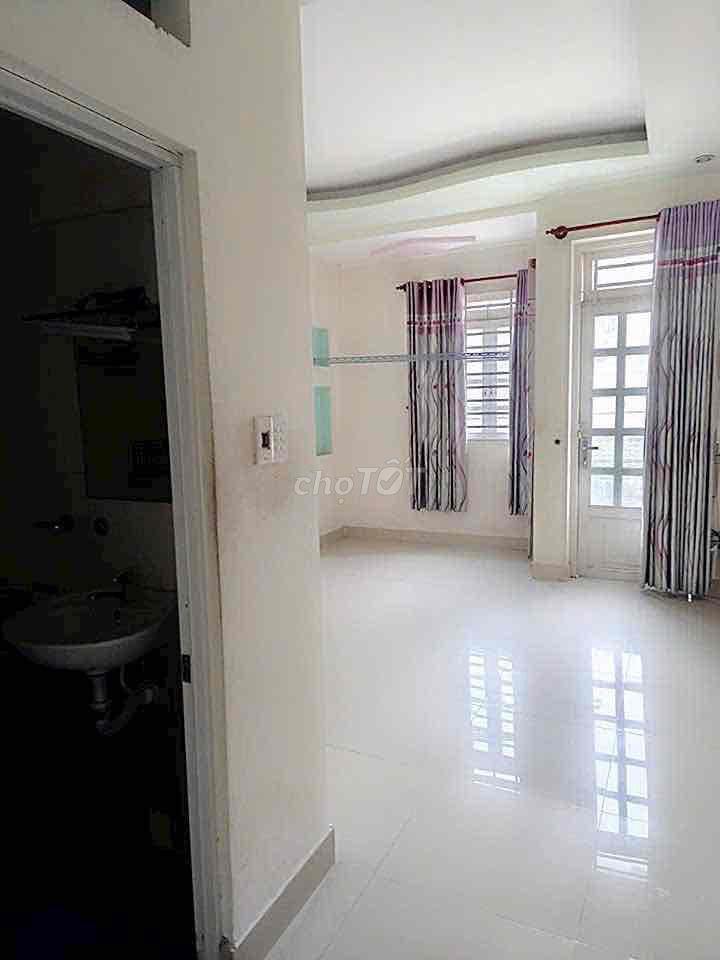 Cho thuê nhà gần trường Trần Quang Khải TCH q12 2lầu 210m sd 3PN 3wc8t