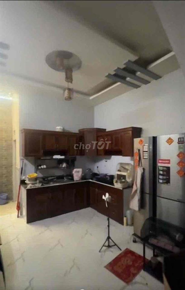 cho thuê nhà mới xây mr trống suốt Thới an q12 120m 3PN 1wc kd 10tr