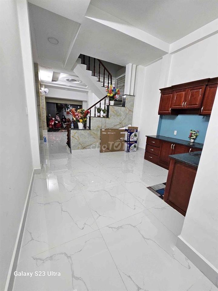Cho thuê nhà Huynh thi hai TCH q12 mới đẹp 1lầu 120m 2PN hẻm 5m 8tr