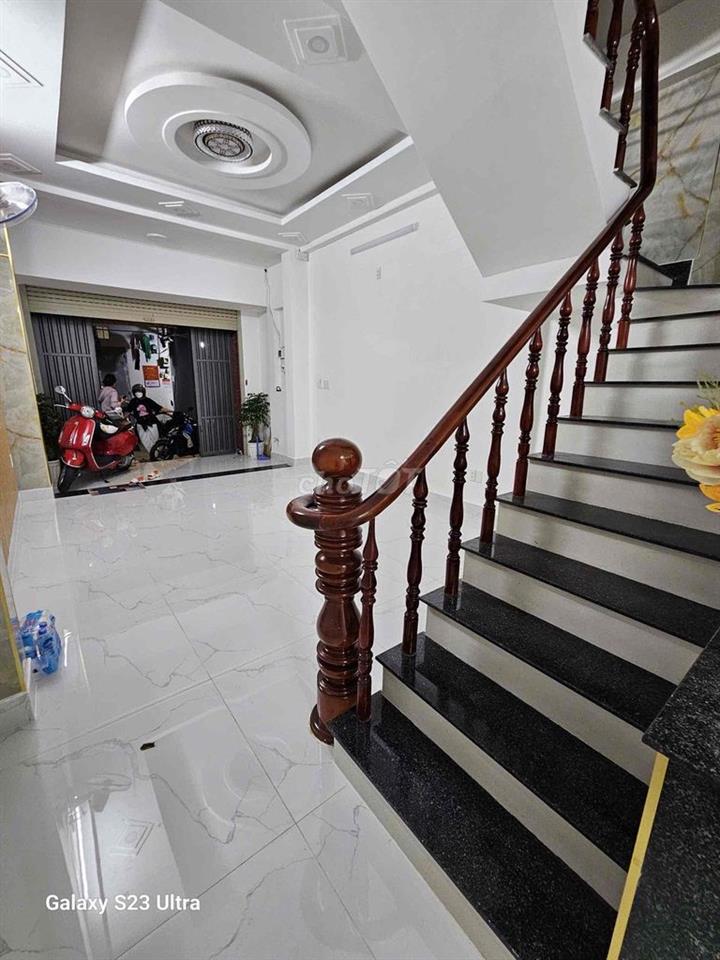 Cho thuê nhà Huynh thi hai TCH q12 mới đẹp 1lầu 120m 2PN hẻm 5m 8tr