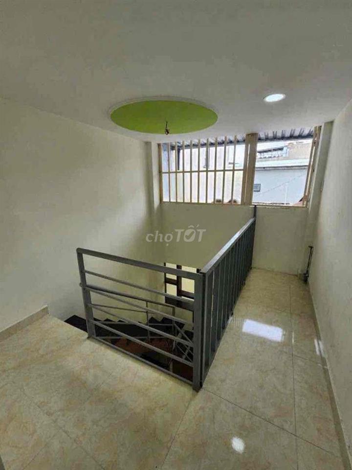 cho thuê nhà đẹp Tan chánh hiệp q12 2lầu 4PN 3wc hxh có may lạnh 9tr