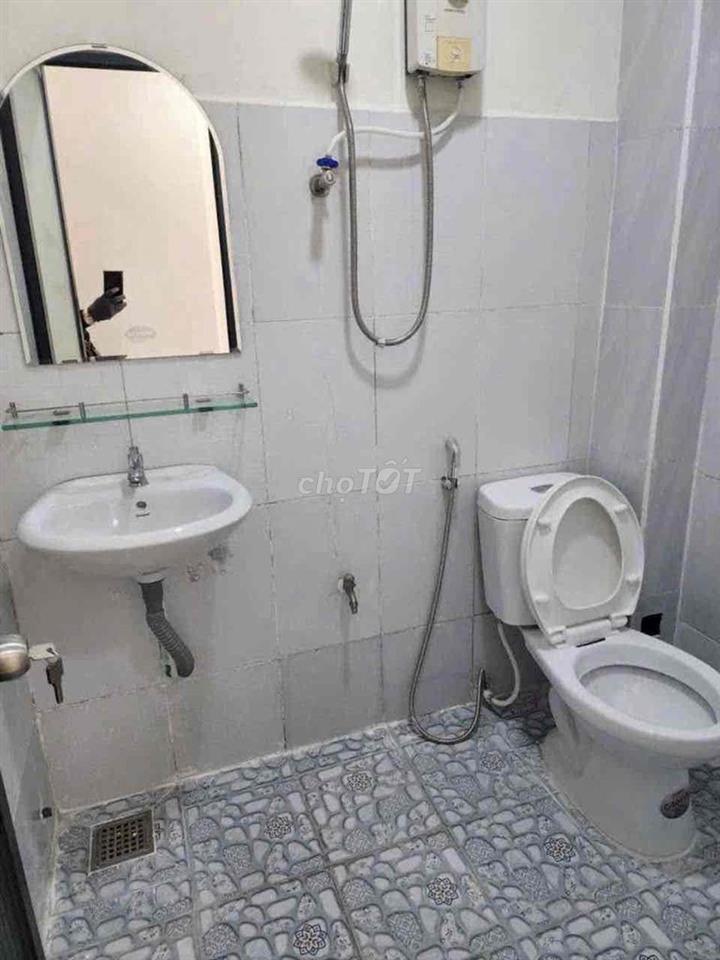 cho thuê nhà đẹp Tan chánh hiệp q12 2lầu 4PN 3wc hxh có may lạnh 9tr