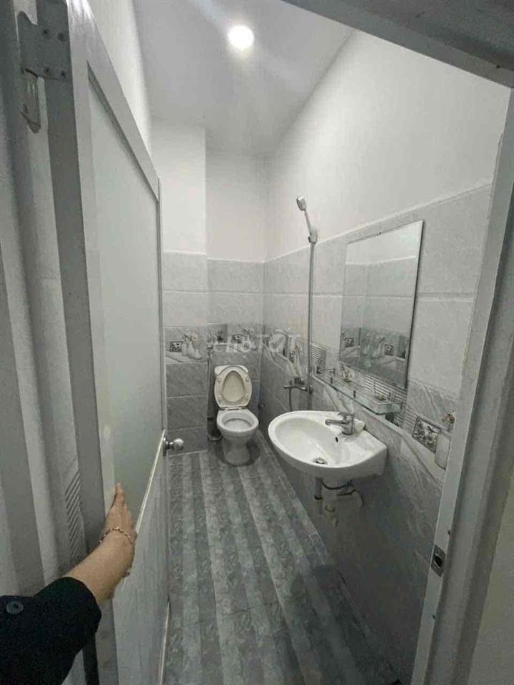 Cho thuê nhà Tân Thới hiệp q12 120m 1lầu 3PN 2wc hxh giáp GV 6,5tr rẻ