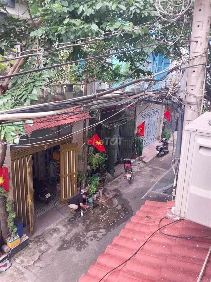 Cho thuê nhà có nội thất Trung Mỹ Tây q12 2lầu 4Pn 5wc hem 6m thông10t