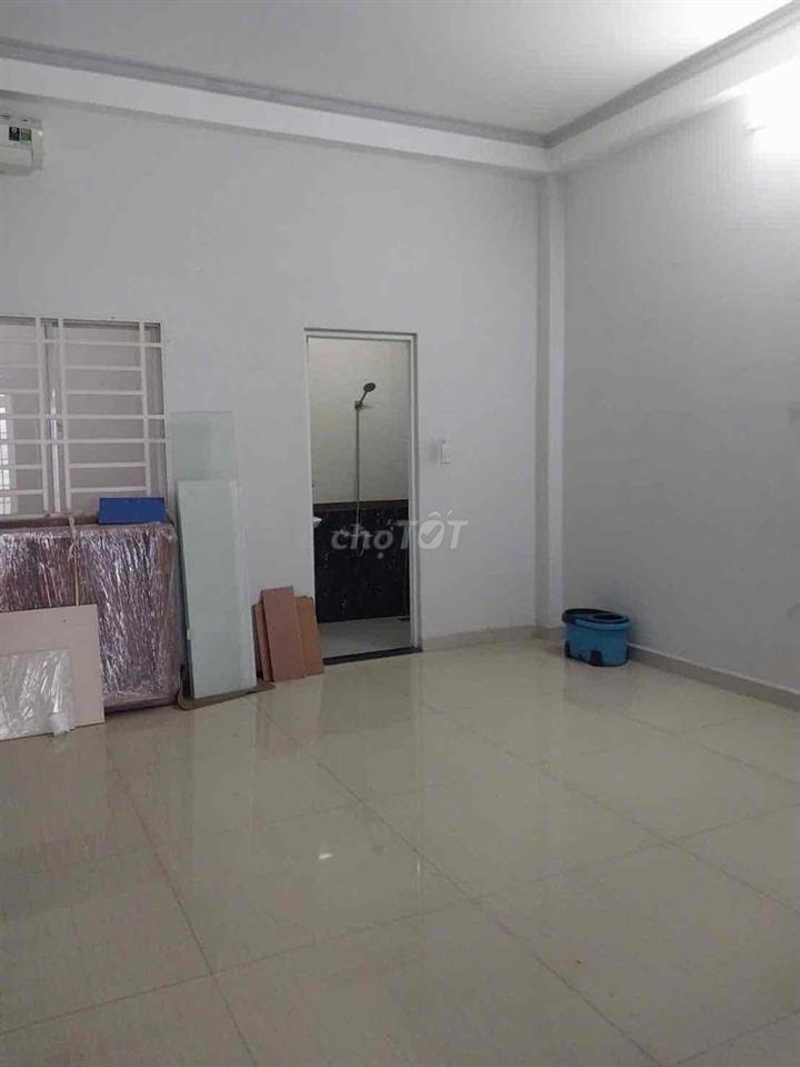 Cho thuê nhà có nội thất Trung Mỹ Tây q12 2lầu 4Pn 5wc hem 6m thông10t