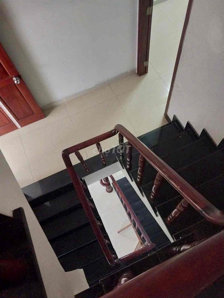 Cho thuê nhà có nội thất Trung Mỹ Tây q12 2lầu 4Pn 5wc hem 6m thông10t