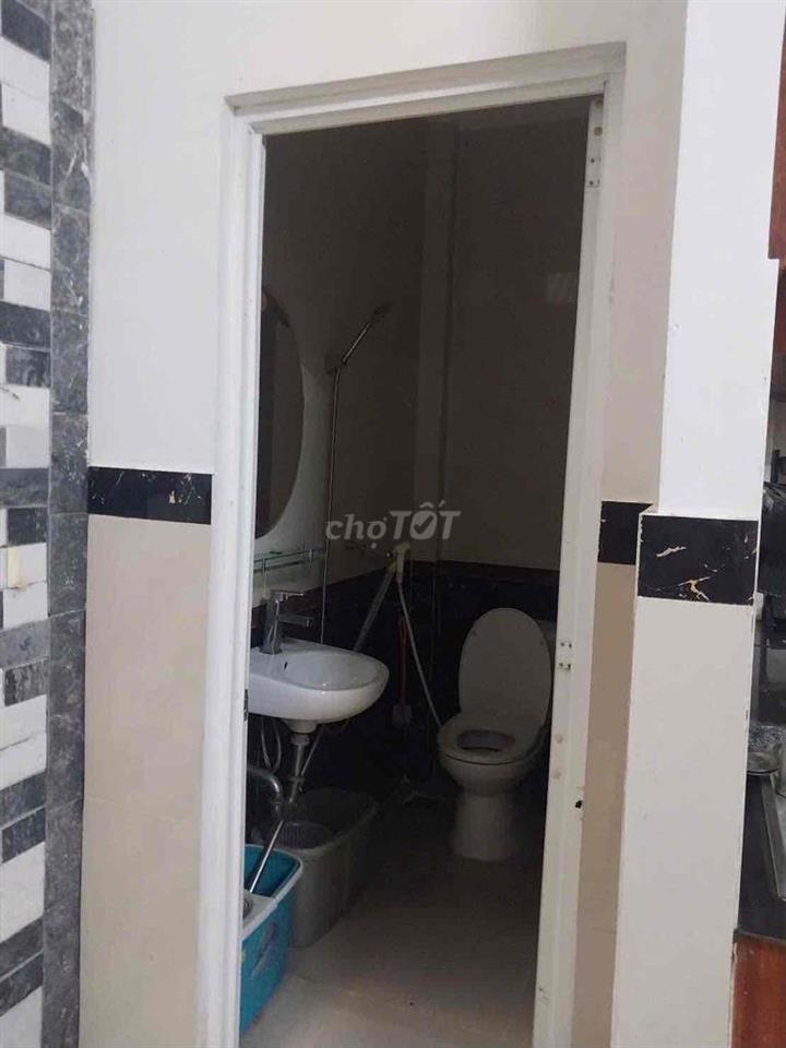 Cho thuê nhà có nội thất Trung Mỹ Tây q12 2lầu 4Pn 5wc hem 6m thông10t