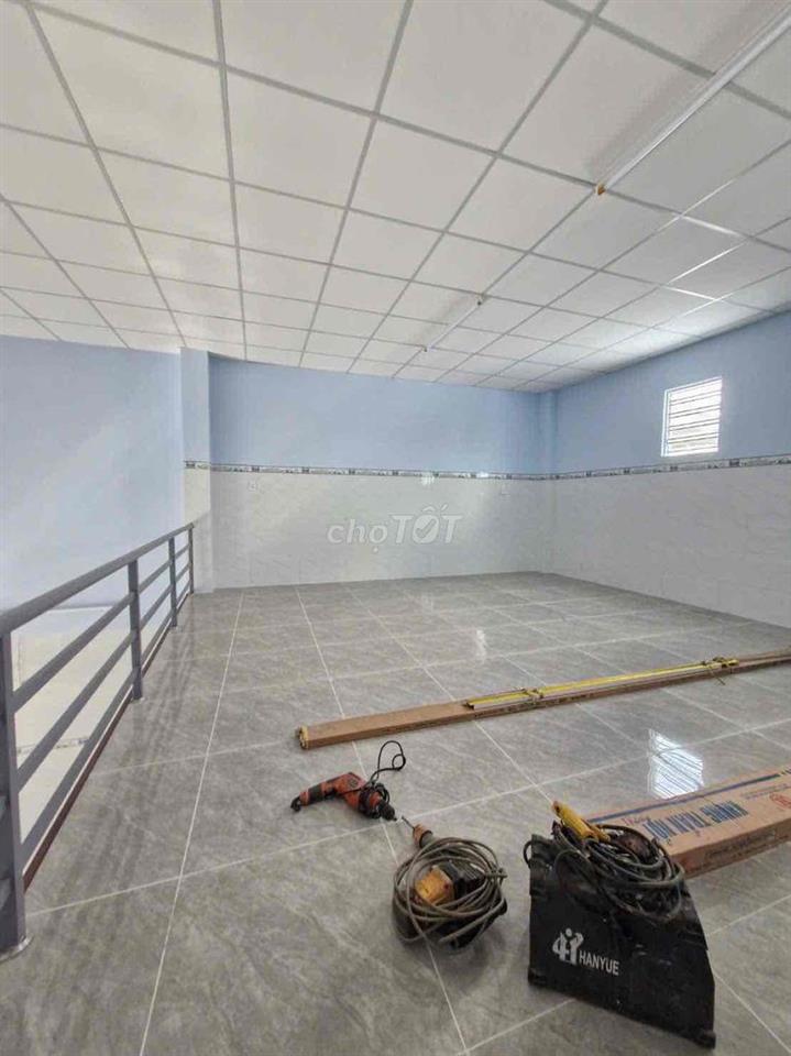 Cho thuê nhà mới xây giá rẻ HT q12 làm kho , may gần 300m 12tr đường6m
