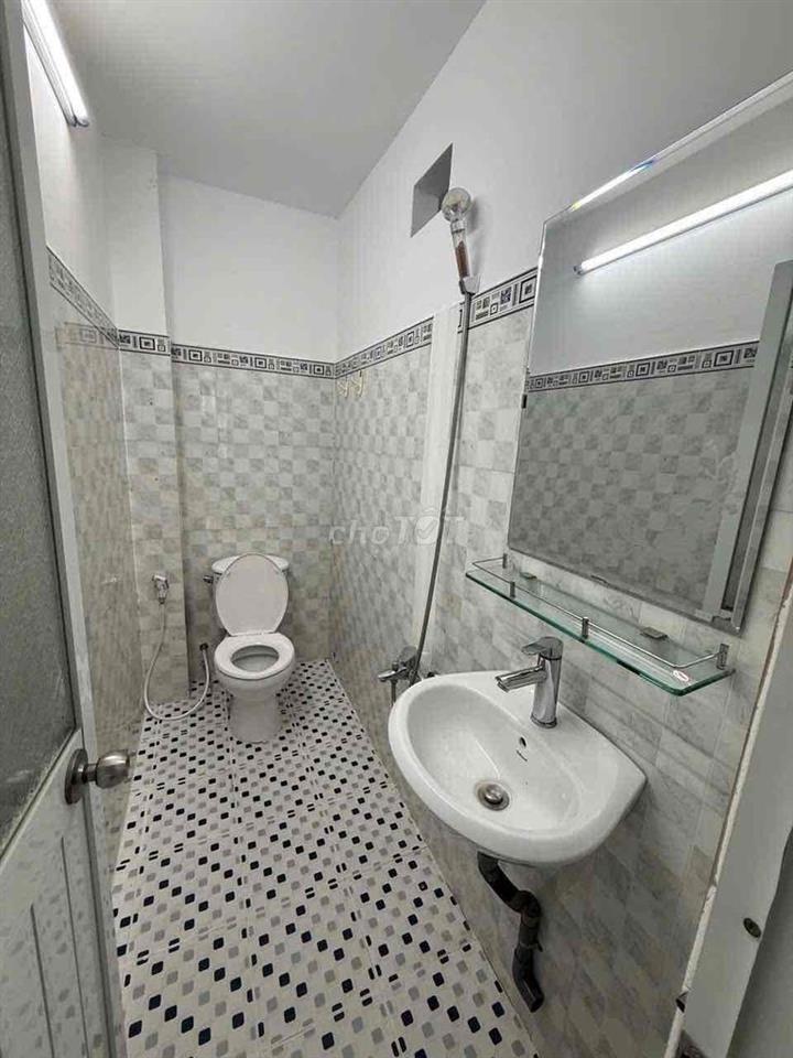 Cho thuê nhà q12 1lầu 112m 1lầu 2PN 2wc hxh 6tr giáp GV có may llạnh