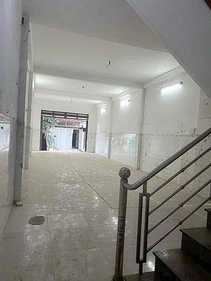 Cho thuê nhà Hiệp thanh q12 200m trống suốt trên dưới 9,5tr hem xe tải