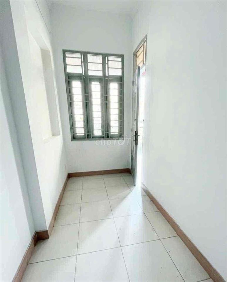 Cho thuê nhà mặt tiền Trần thị hè q12 250m 1lầu 4PN 11tr kinh doanh ok