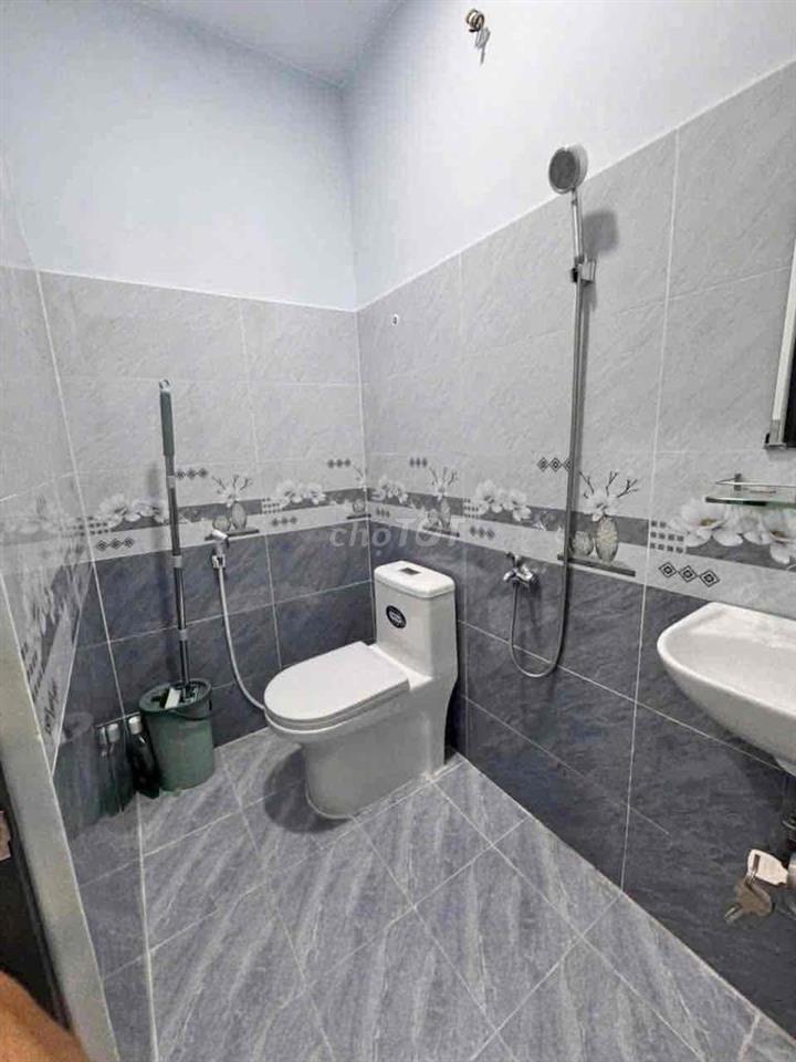 Cho thuê nha mới keng Trung Mỹ Tây q12 lầu 2PN 3wc hxh mới keng 7tr tl