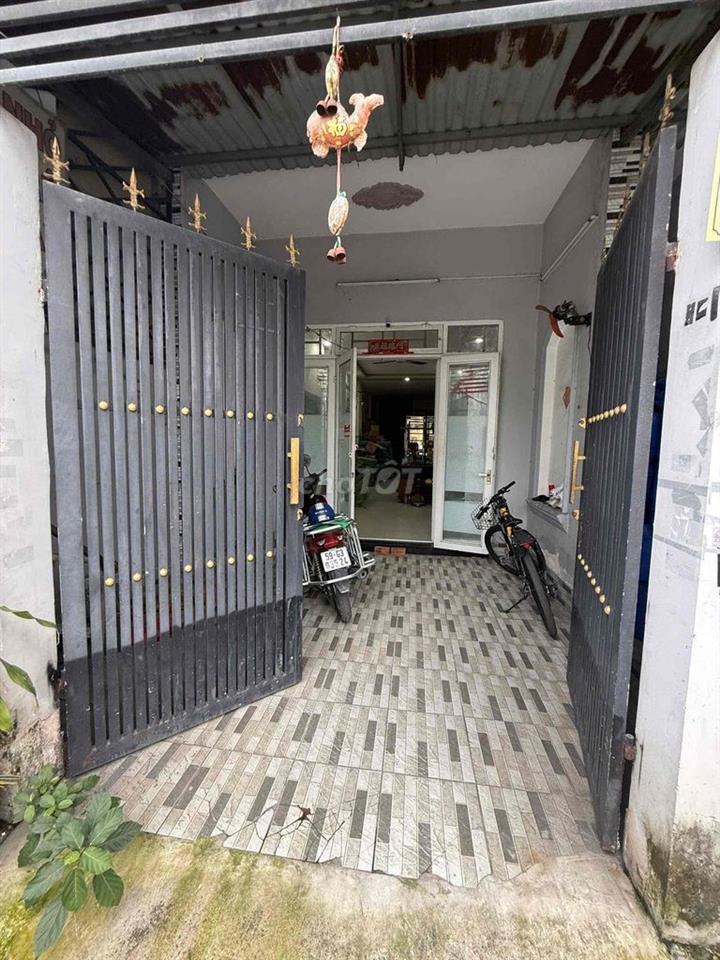 Cho thuê nhà mặt tiền nhánh Tân Thới hiệp q12 1lầu 200m 3PN 9,5tr tl