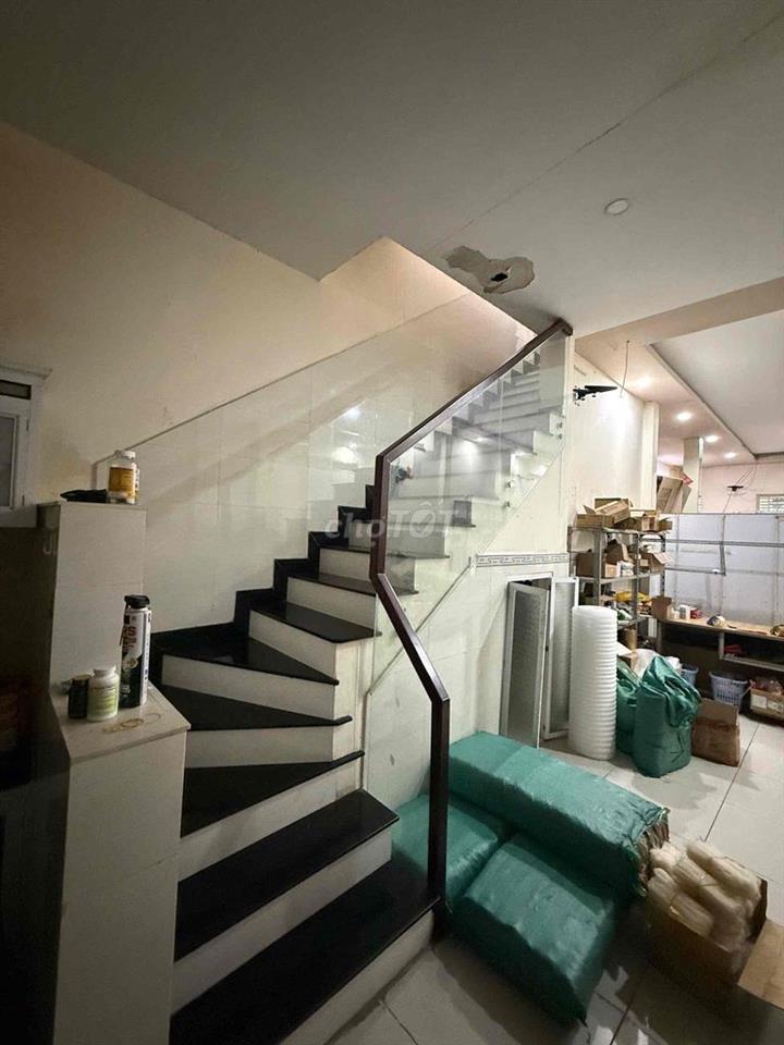 Cho thuê nhà mặt tiền nhánh Tân Thới hiệp q12 1lầu 200m 3PN 9,5tr tl