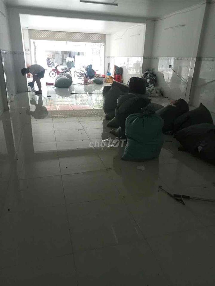 Cho thuê nhà mới mặt tiền TCH q12 ngang 9m dai 30m 16tr kho , may vp
