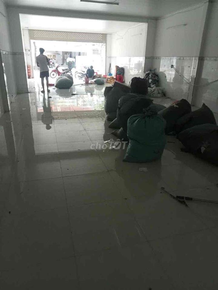 Cho thuê nhà mới mặt tiền TCH q12 ngang 9m dai 30m 16tr kho , may vp