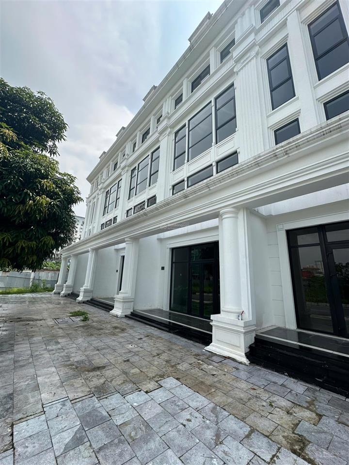Căn shophouse mặt đường 40m  giá chỉ 338tr/m2  đầu tư giá tốt   thông tin 0922 660 ***