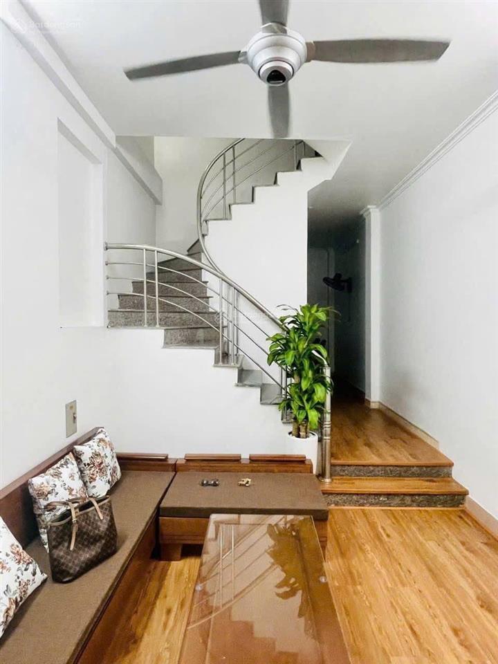 Cho thuê nhà riêng 4pn, 4wc, 35m2, 11 triệu tại ngô quyền, quang trung, hà đông