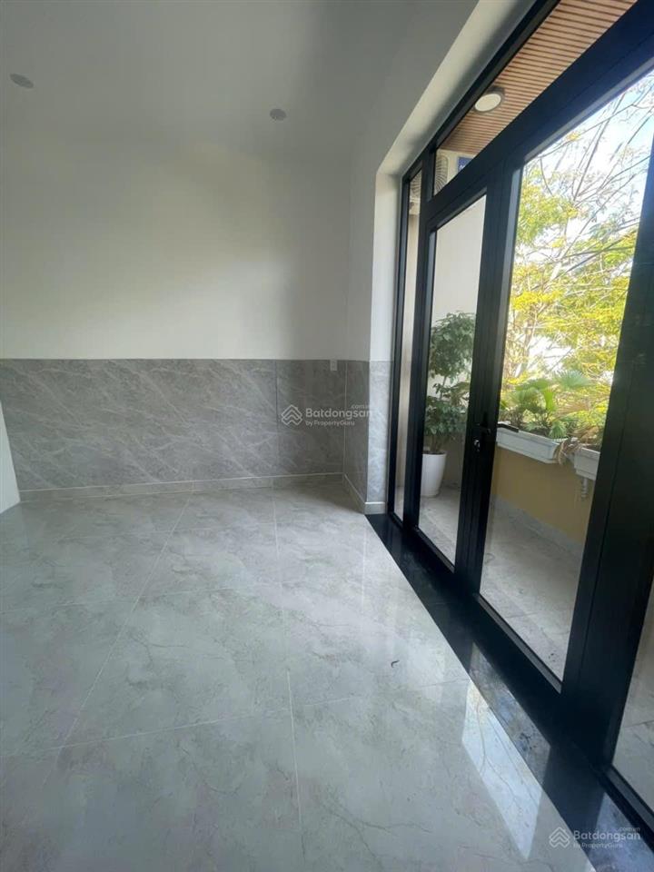 Cho thuê nhà 2 tầng mặt tiền mân quang 8, sơn trà 95m2 giá 20 triệu/tháng