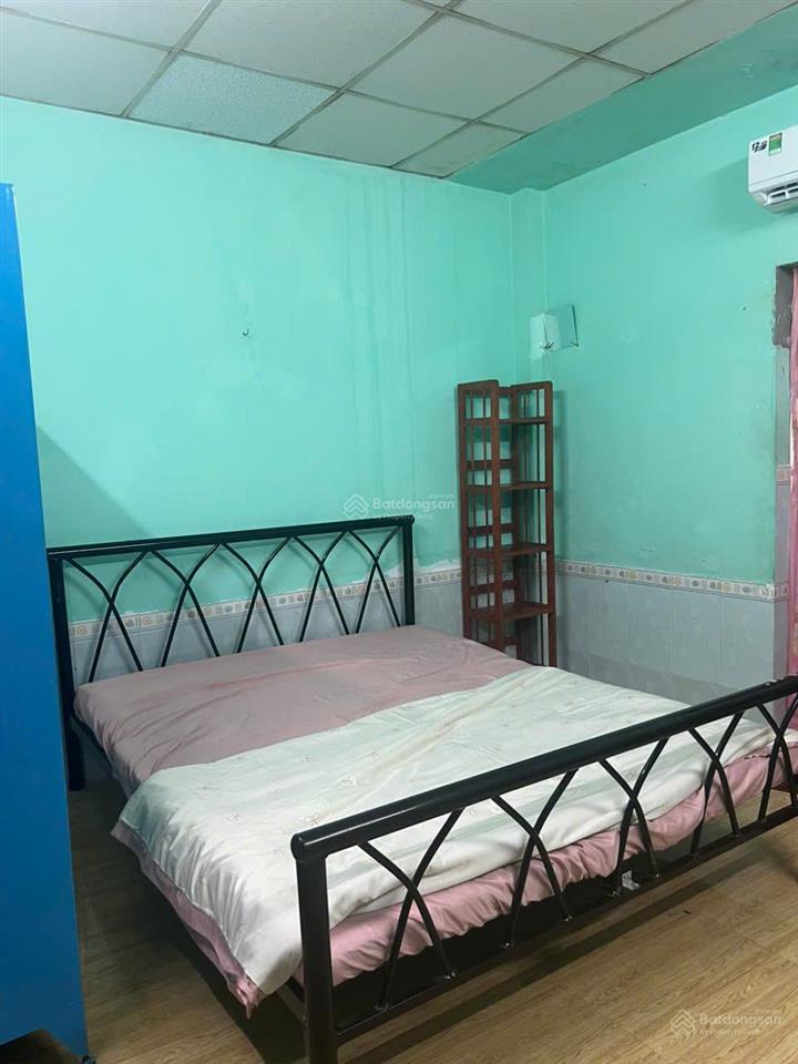 Cho thuê phòng toilet + bếp riêng 1368 lê văn lương, nhà bè , giá 2.5 triệu