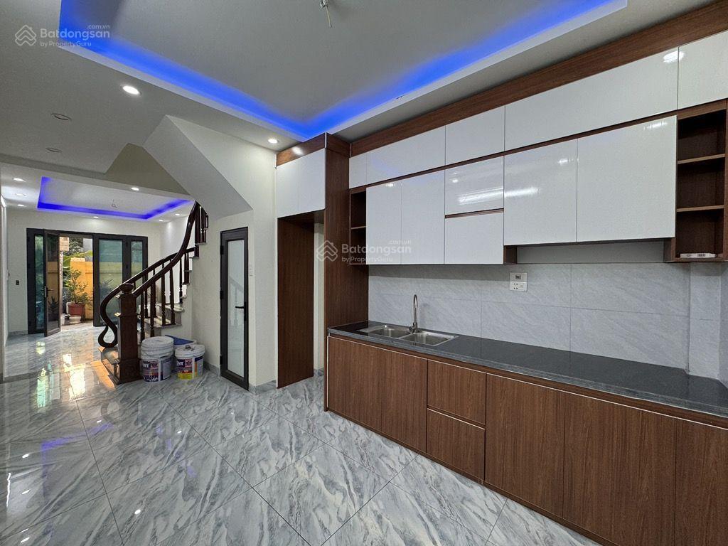 Bán gấp nhà yên nghĩa 3 tỷ, 35m2, 5 tầng ô tô đỗ cổng, trong đê, vài bước ra khu dịch vụ