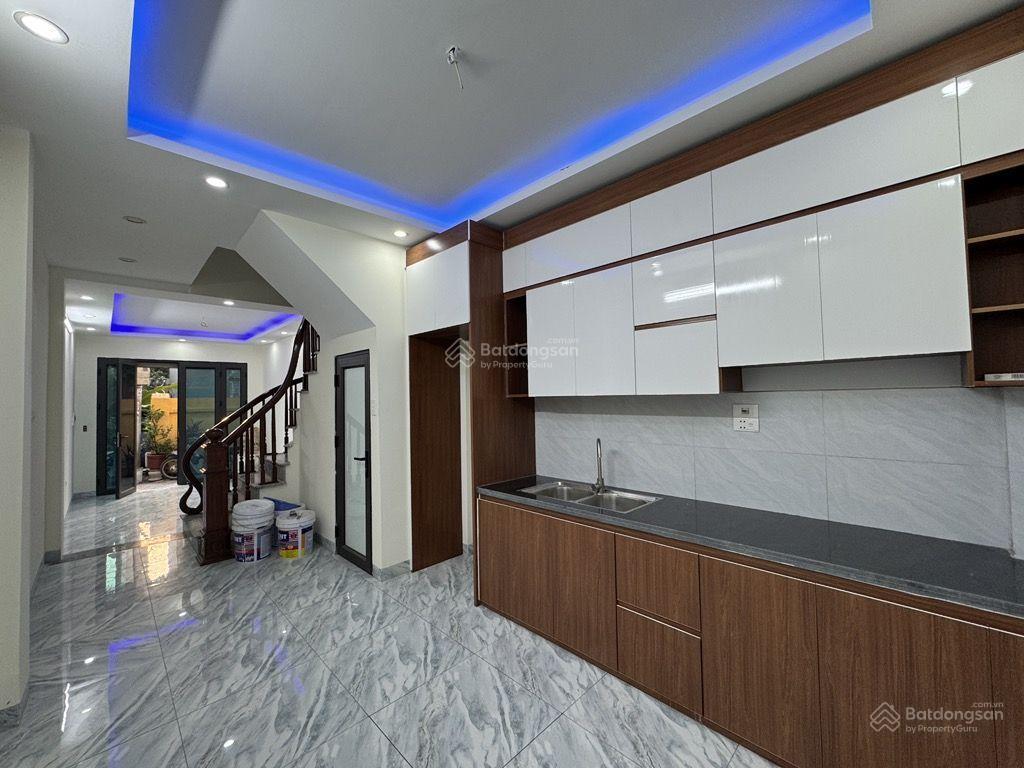 Bán gấp nhà yên nghĩa 3 tỷ, 35m2, 5 tầng ô tô đỗ cổng, trong đê, vài bước ra khu dịch vụ
