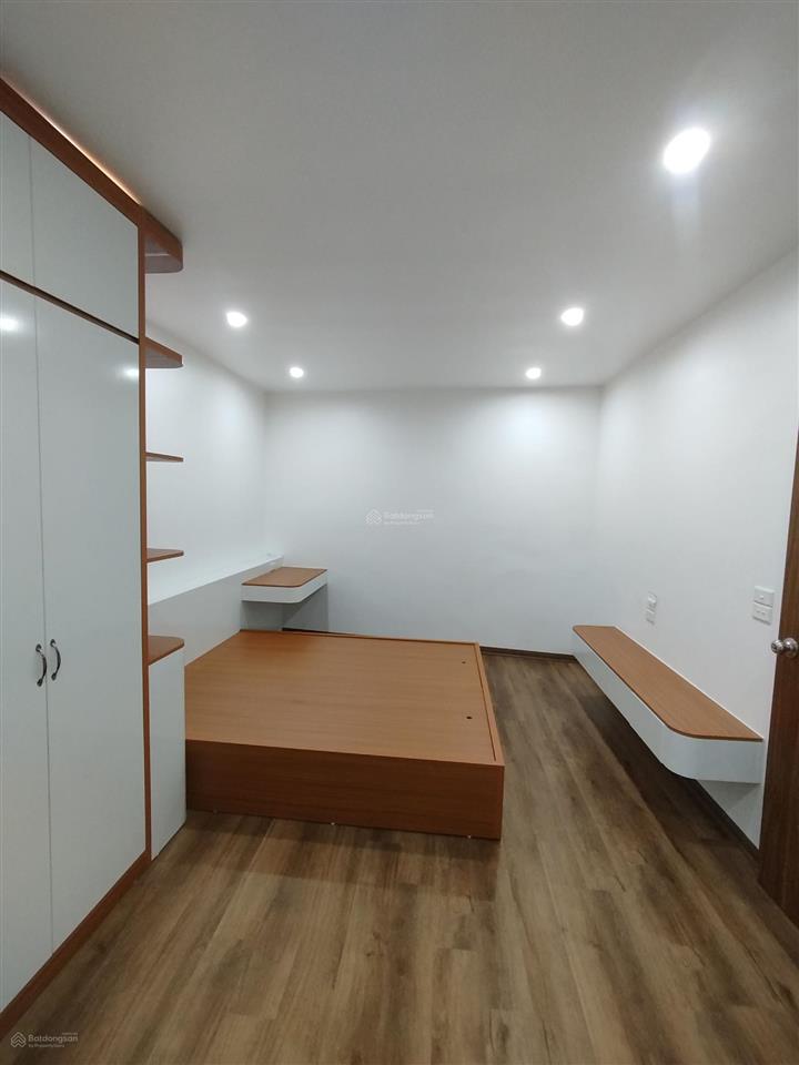 Bán gấp 2,9 tỷ nhà 4 tầng ô tô đỗ cổng giá rẻ nhất khu bình minh