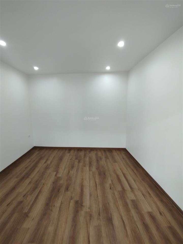 Bán gấp 2,9 tỷ nhà 4 tầng ô tô đỗ cổng giá rẻ nhất khu bình minh