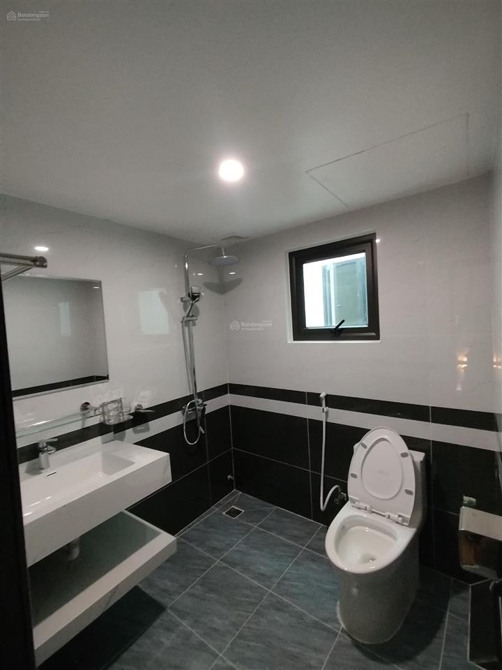 Bán gấp 2,9 tỷ nhà 4 tầng ô tô đỗ cổng giá rẻ nhất khu bình minh