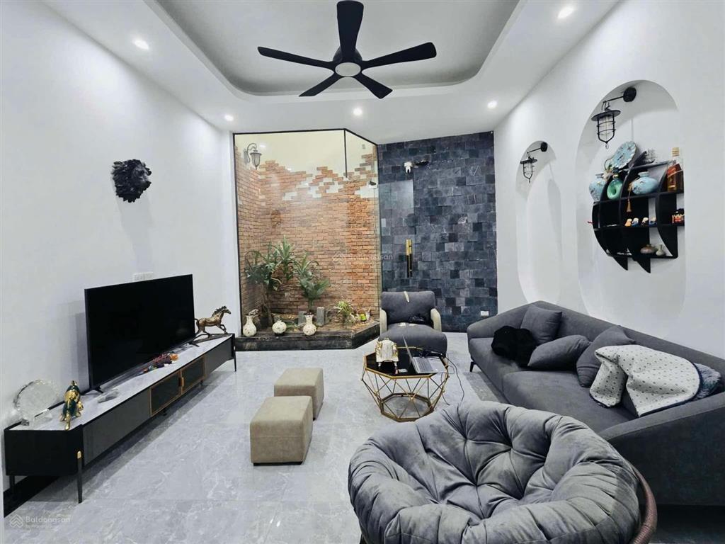 Em bán nhà 70m2. nhỉnh 200tr/m2. nhà trục chính nguyễn văn trỗi.