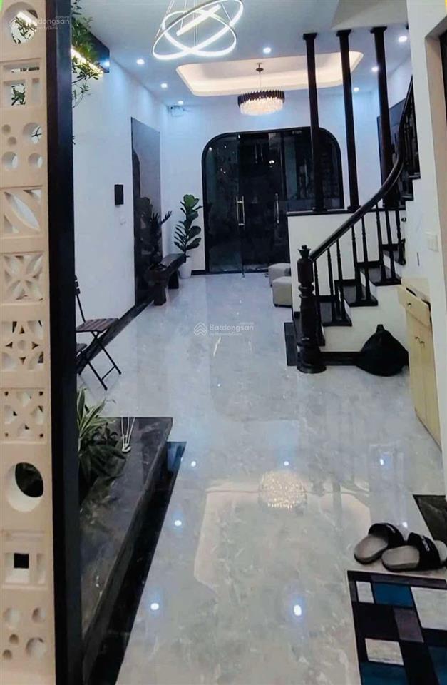 Em bán nhà 70m2. nhỉnh 200tr/m2. nhà trục chính nguyễn văn trỗi.