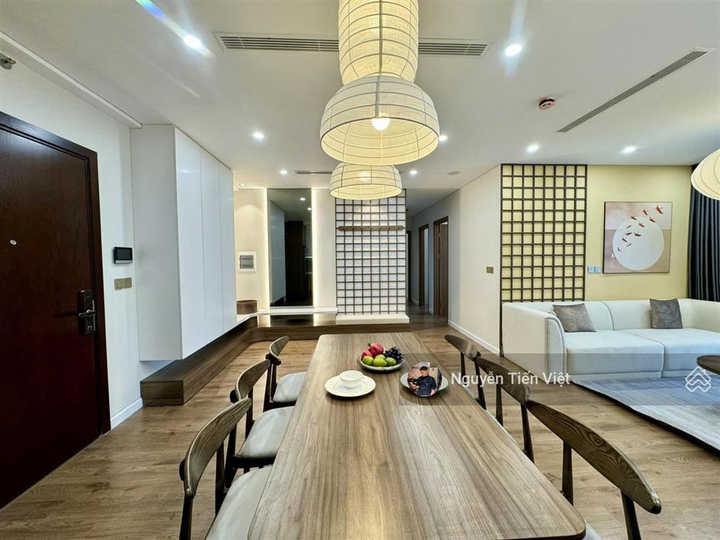 Em cho thuê ch đẹp ở capital elite, 119m2 giá 20tr/tháng full nội thất.