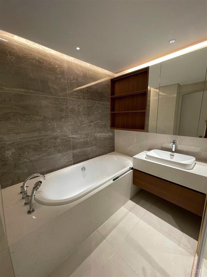 Bán nhanh căn 3pn góc đb đn  110m  2 ban công  tầng trung đẹp, có slot oto vĩnh viễn