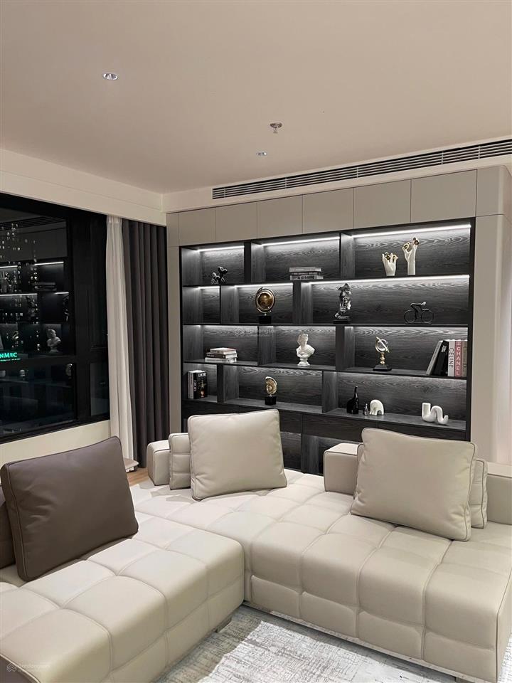 Bán nhanh căn 3pn góc đb đn  110m  2 ban công  tầng trung đẹp, có slot oto vĩnh viễn