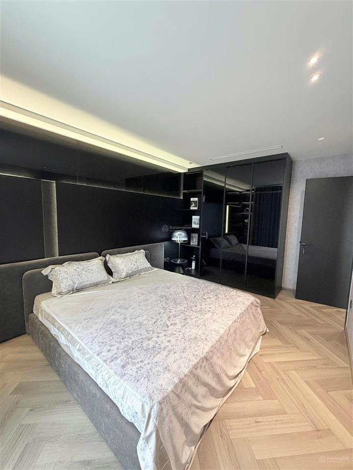 Bán 2pn sáng 87m t5 hướng bắc nhà mới nguyên bản , view thoáng căn hộ có lot để oto vĩnh viễn