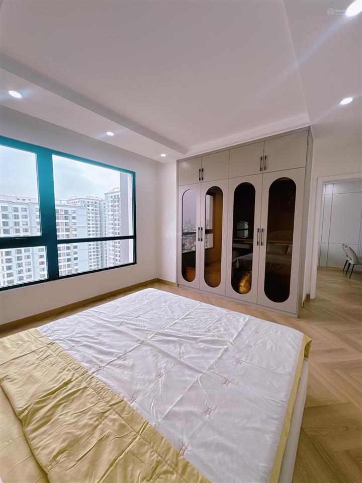 Bán gấp căn 2 phòng ngủ giá 8,3 tỷ   xem nhà 0838 026 ***