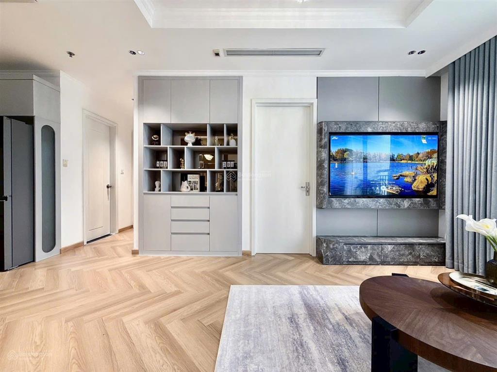 Chính chủ gửi bán 81.3m2 toà p06  ban công đông nam tầng đẹp view thoáng hiếm nhà bán