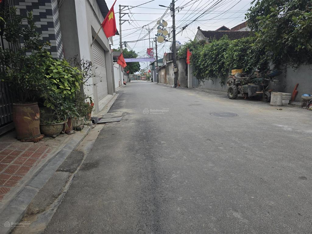 Bán 137.1m2 đất lỗ giao nằm trong lõi kđt đa mục tiêu  3 ô tô tránh